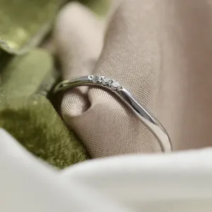 Curvy gold wedding ring with three diamonds ISEULT Thumbnail