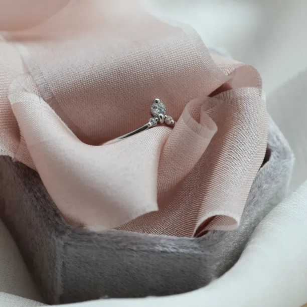 Fine gold ring with lab created diamonds JANA Image
