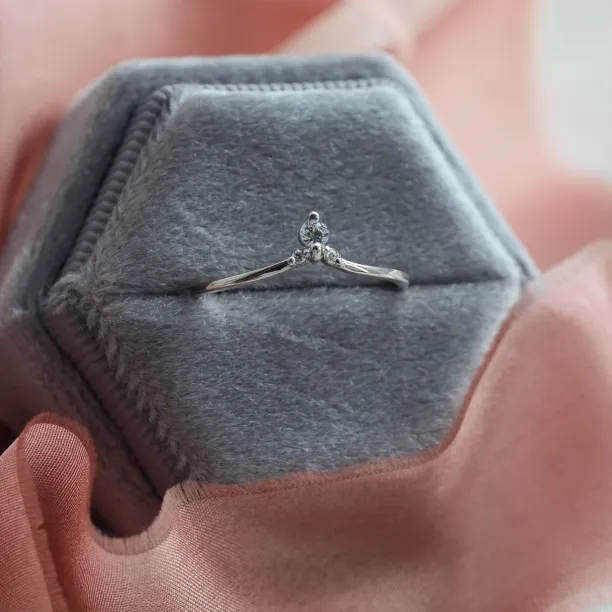Fine gold ring with lab created diamonds JANA Image