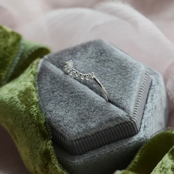 Gold cut-out ring with diamonds ROXY Image