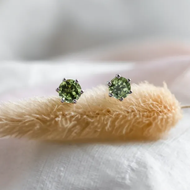 Gold earrings with peridots SALSA Image