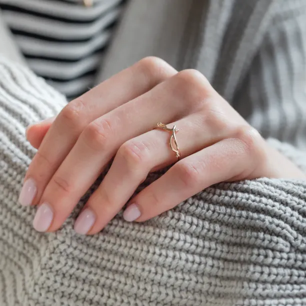 Gold minimalist leaf ring with diamonds DOFA Image