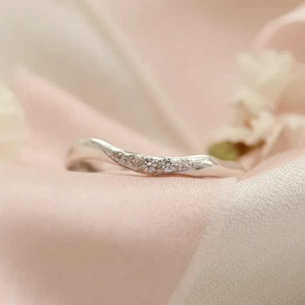 Gold organic ring with diamonds ISOLA Image