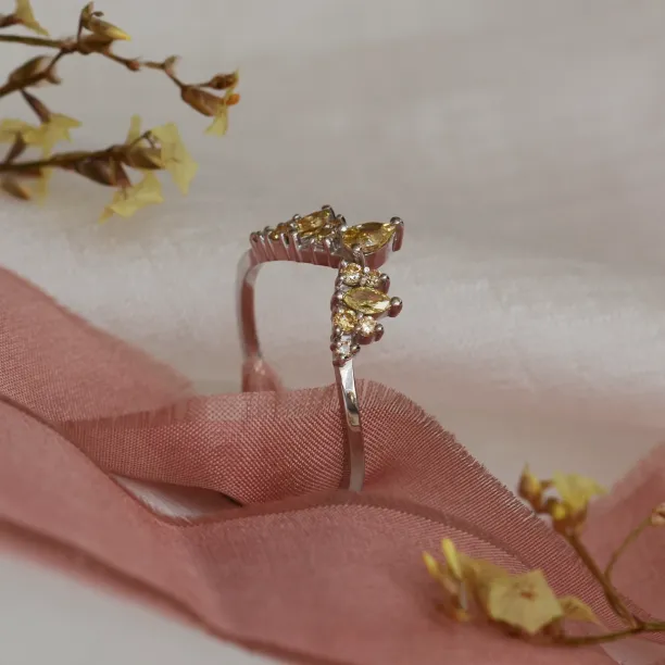 Gold ring with fancy diamonds FIERIA Image