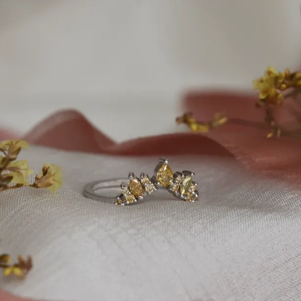 Gold ring with fancy diamonds FIERIA Image