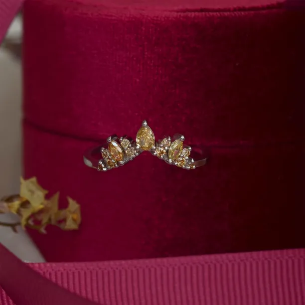 Gold ring with fancy diamonds FIERIA Image
