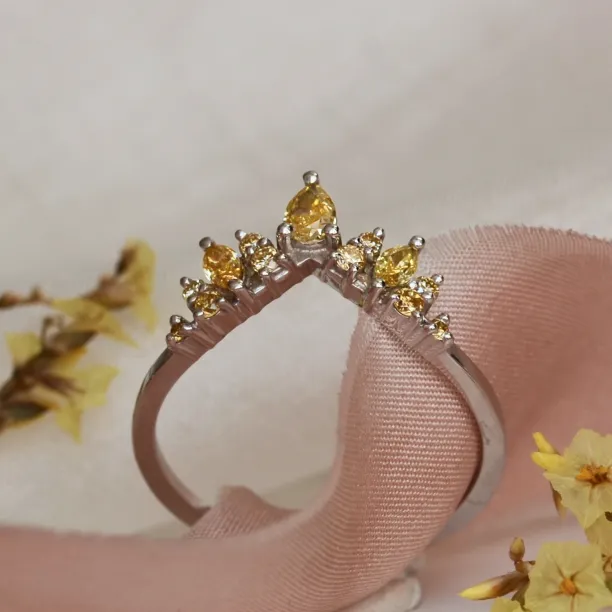 Gold ring with fancy diamonds FIERIA Image