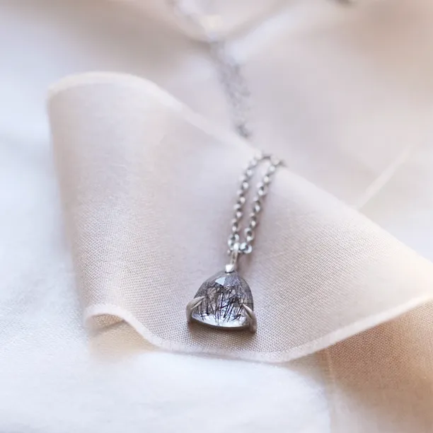 Minimalist rutilated quartz necklace TRIANGLE Image