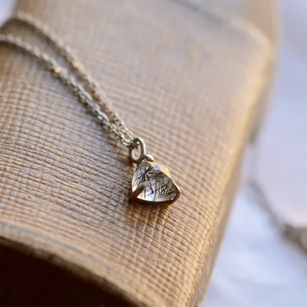 Minimalist rutilated quartz necklace TRIANGLE Image