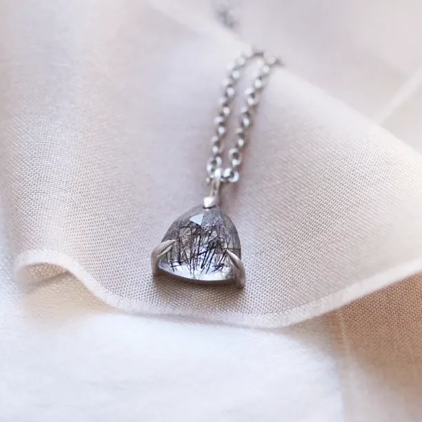 Minimalist rutilated quartz necklace TRIANGLE Image