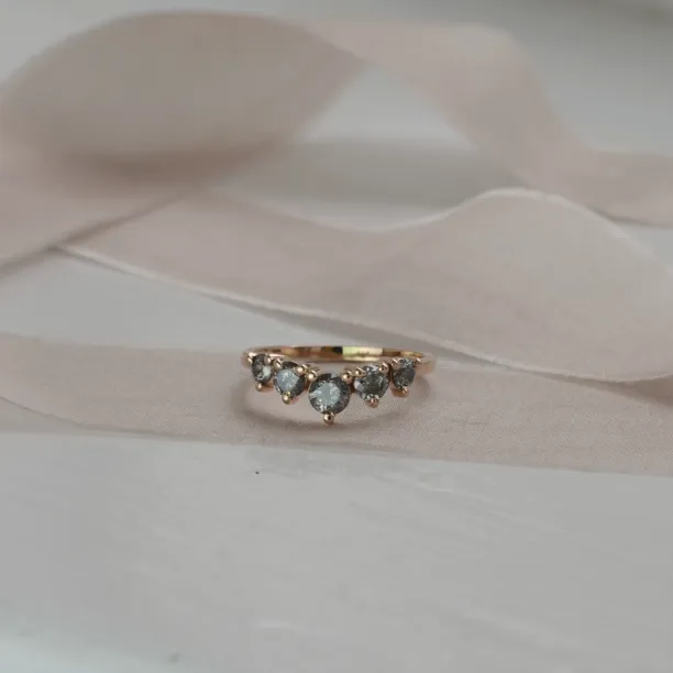 Slightly curved salt and pepper diamond ring FERO Image