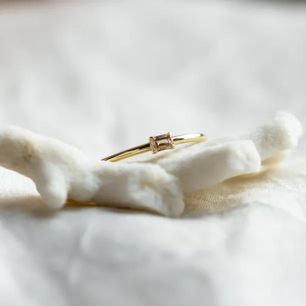 Gold minimalist ring with fancy chmapagne diamond MARGO Image