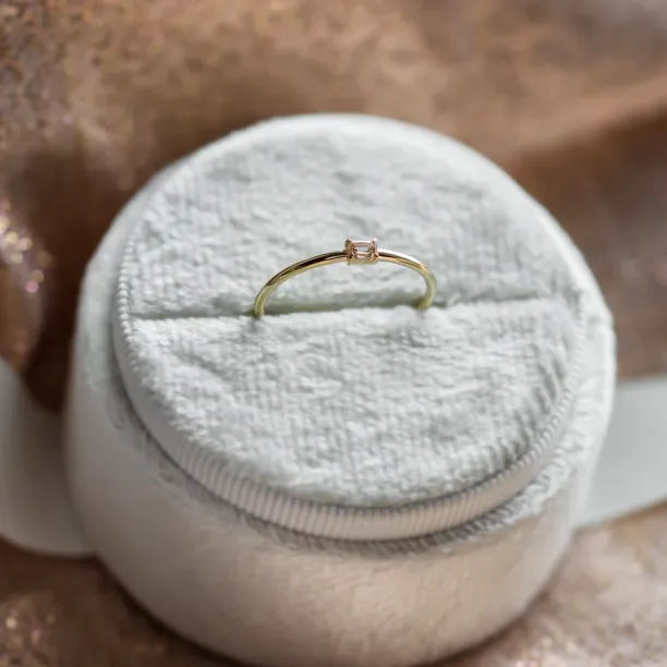 Gold minimalist ring with fancy chmapagne diamond MARGO Image