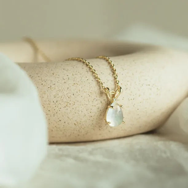 Gold moonstone necklace with diamond LUNA Image