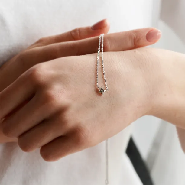 Minimalist necklace in cluster style CLAIRE Image