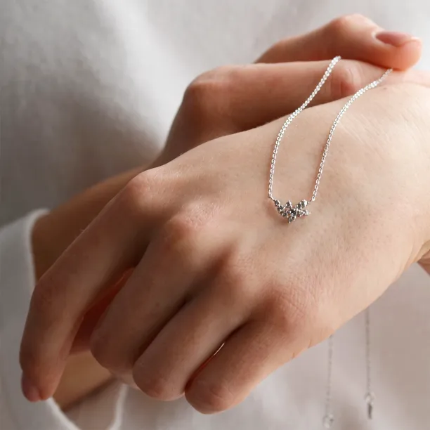 Minimalist necklace in cluster style CLAIRE Image
