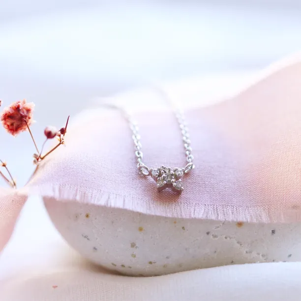 Minimalist necklace in cluster style CLAIRE Image