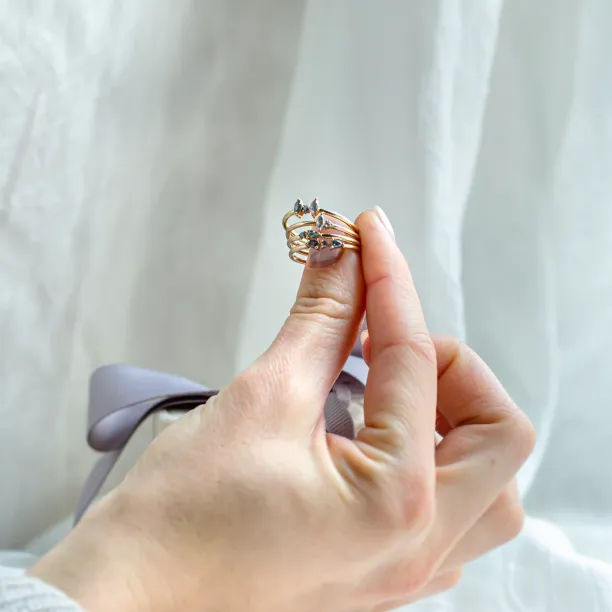 Tiny gold ring with salt and pepper diamonds FREY Image
