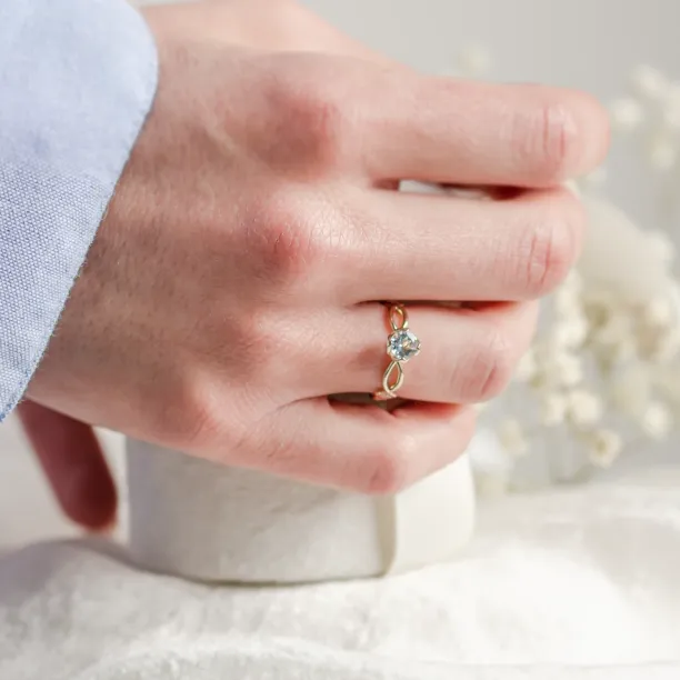 Gold ring with aquamarine and diamonds QUEEN Image