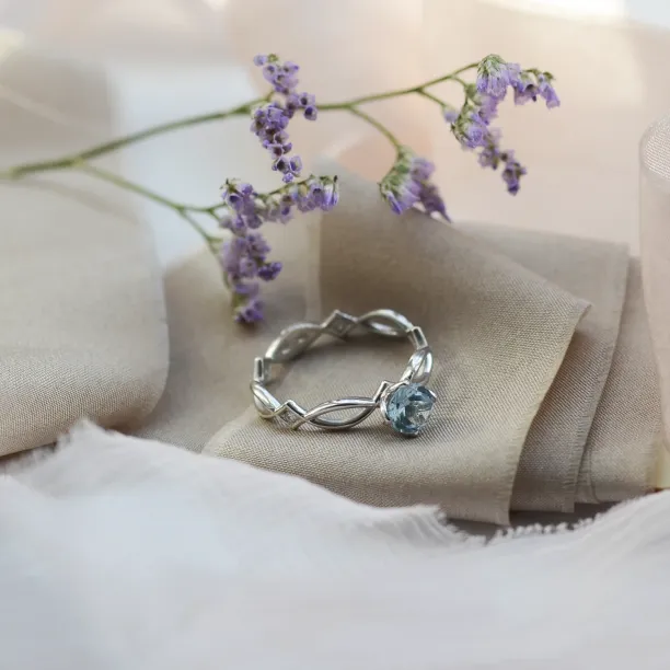 Gold ring with aquamarine and diamonds QUEEN Image