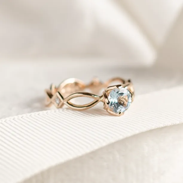 Gold ring with aquamarine and diamonds QUEEN Image