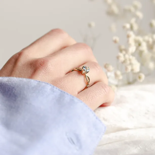 Gold ring with aquamarine and diamonds QUEEN Image