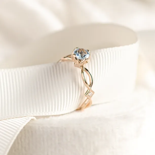 Gold ring with aquamarine and diamonds QUEEN Image