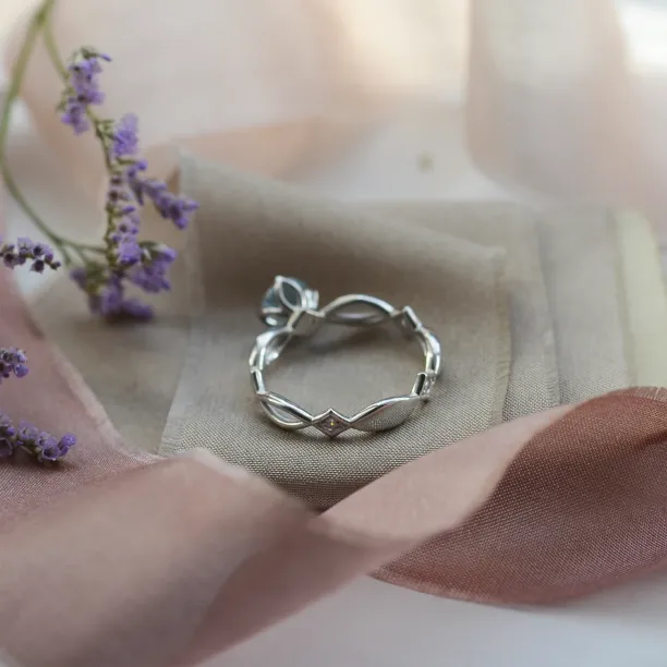 Gold ring with aquamarine and diamonds QUEEN Image