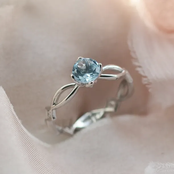 Gold ring with aquamarine and diamonds QUEEN Image