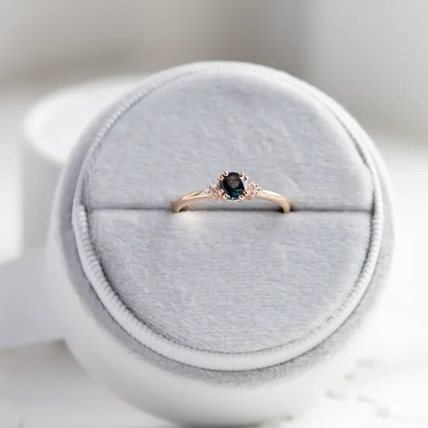 Engagement ring with topaz and diamonds MONELAND Image