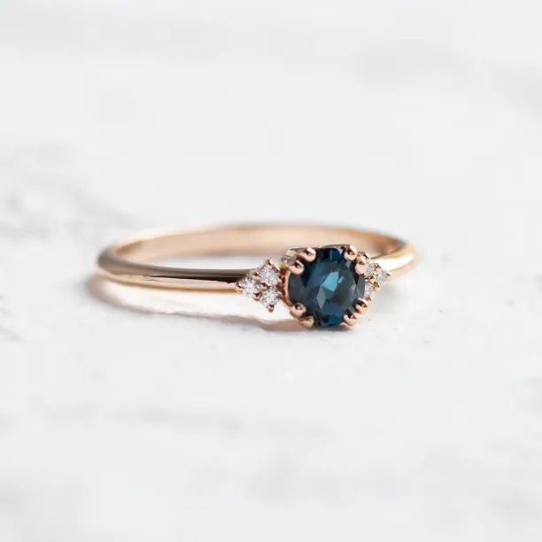 Engagement ring with topaz and diamonds MONELAND Image