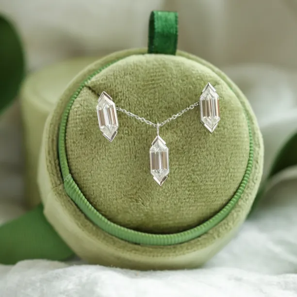 Gold hexagon moissanite pendant FINA Image