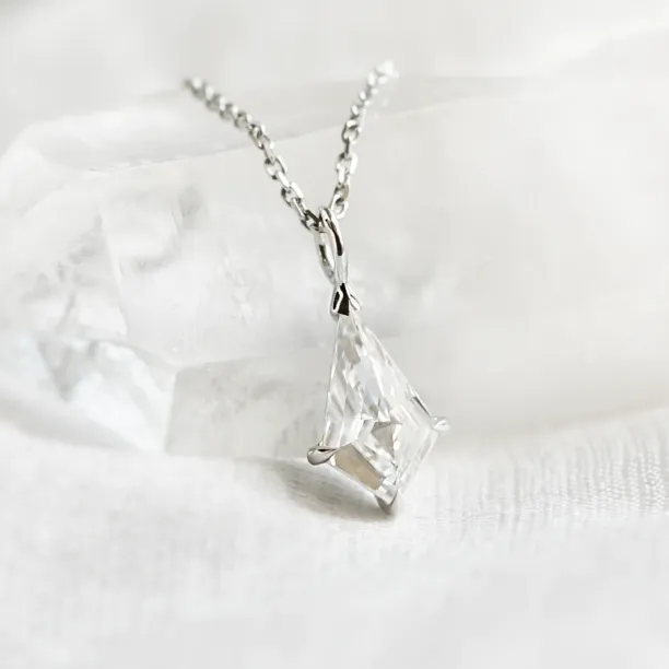 Gold kite moissanite pendant DIONA Image