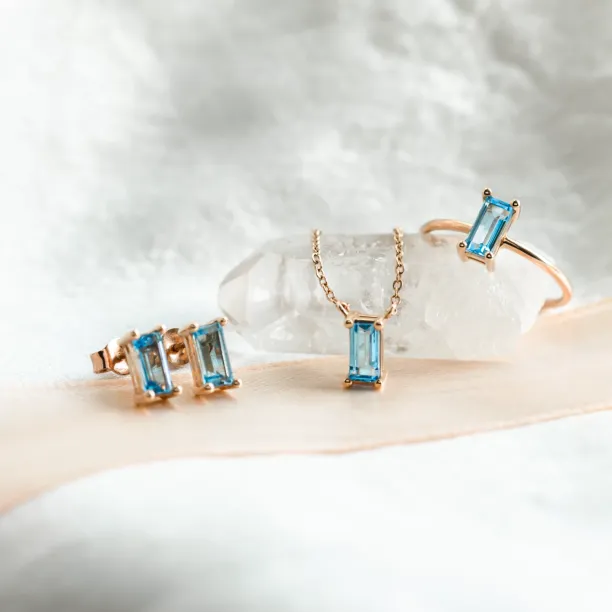 Gold necklace with a baguette cut topaz LUCERNE Image