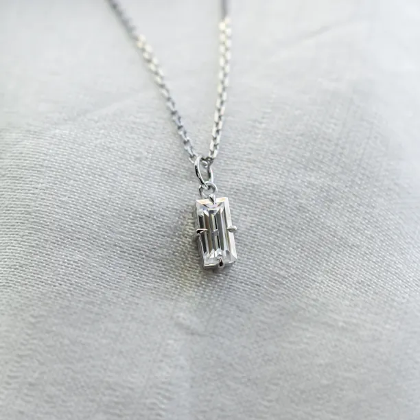 Gold pendant with baguette lab-grown diamond BEBE Image