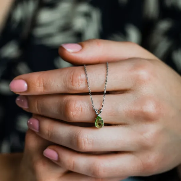 Gold necklace with peridot and diamond KIWI Image