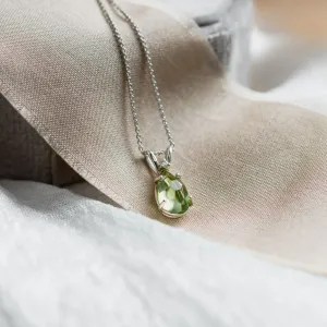 Gold necklace with peridot and diamond KIWI Thumbnail