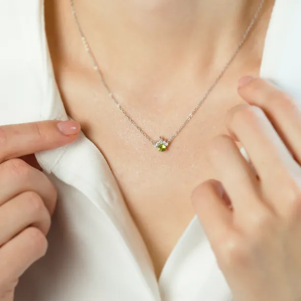 Gold necklace with peridot and diamonds LIME Image