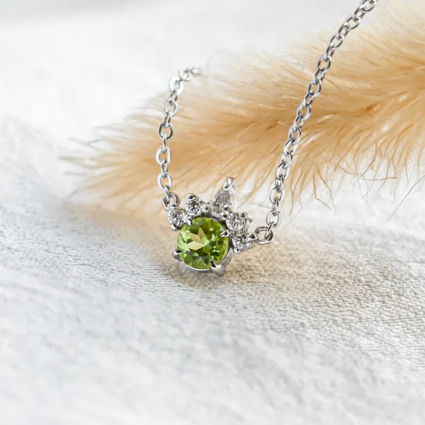 Gold necklace with peridot and diamonds LIME Image