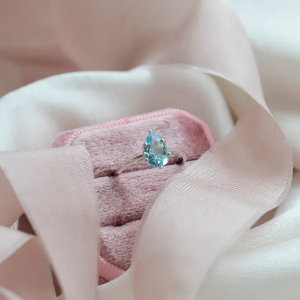 Gold ring with blue topaz OLLY Image