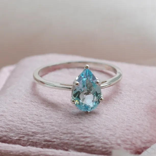 Gold ring with blue topaz OLLY Image