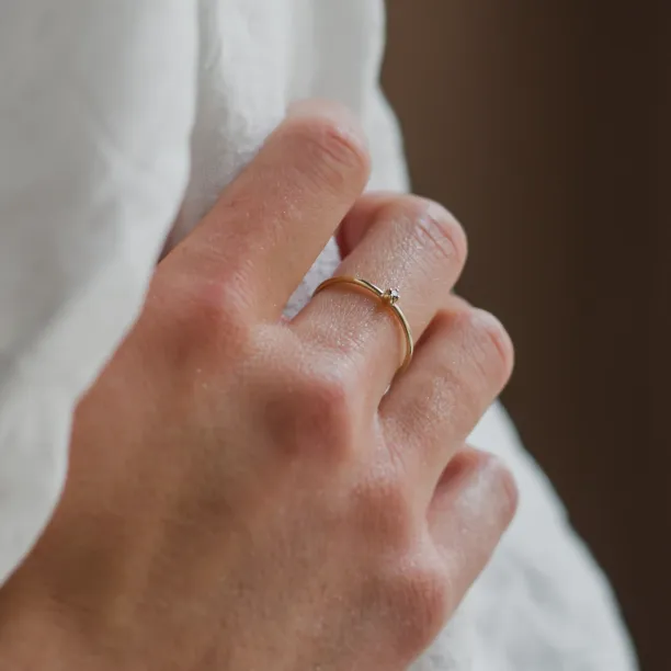 Gold minimalist ring with black diamond BRUNO Image