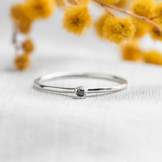 Gold minimalist ring with black diamond BRUNO Image