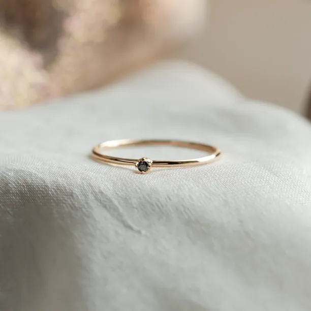 Gold minimalist ring with black diamond BRUNO Image