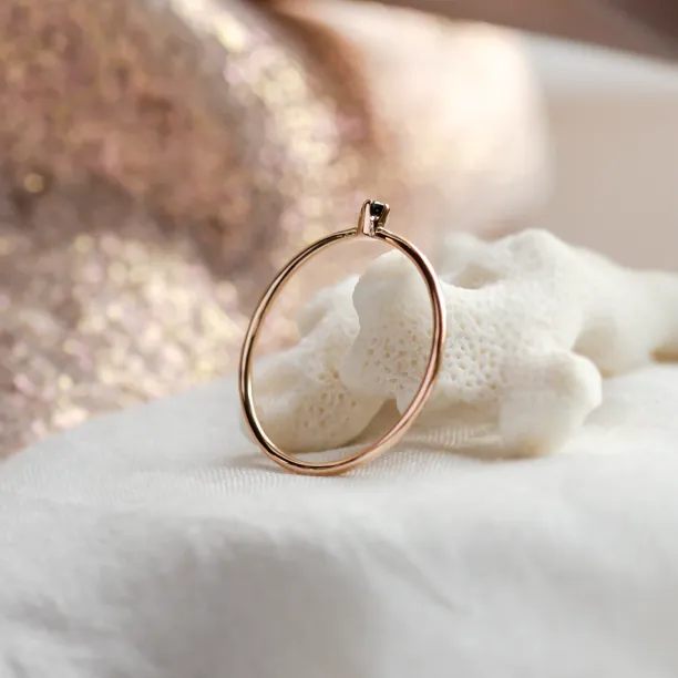 Gold minimalist ring with black diamond BRUNO Image
