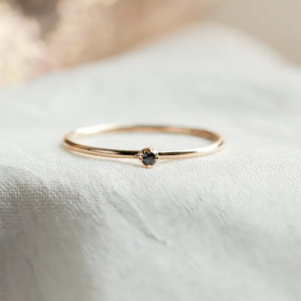 Gold minimalist ring with black diamond BRUNO Image