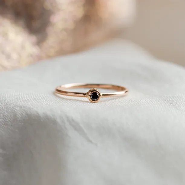 Minimalist ring with black diamond BLAIZE Image