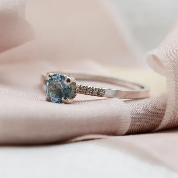 Blue topaz in gold ring with diamonds GINEVRA Image