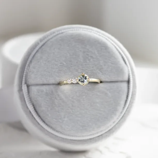 Romantic ring with aquamarine and diamonds AQUA Image