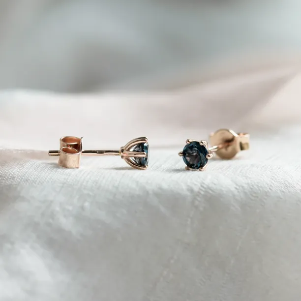 Stud earrings with blue topaz DENIM Image